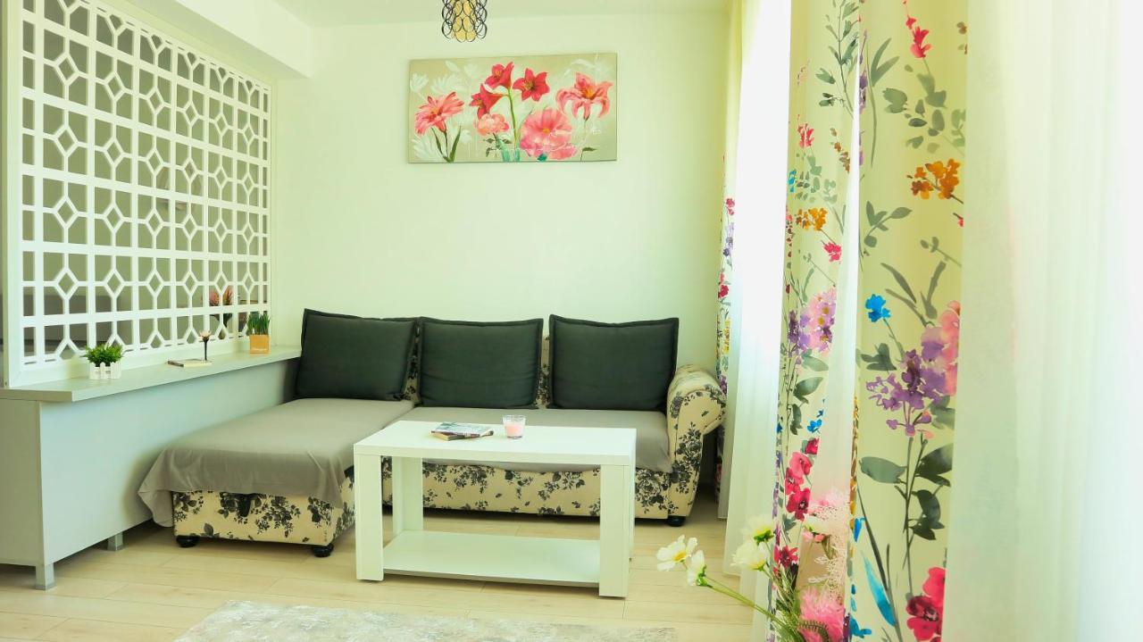 Cozy Flowers Studio - Fast Wi-Fi & Washer-Dryer Brașov Exterior foto