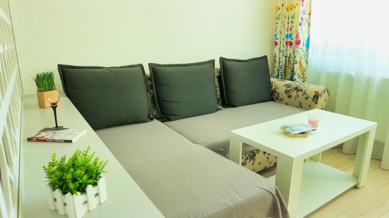 Cozy Flowers Studio - Fast Wi-Fi & Washer-Dryer Brașov Exterior foto